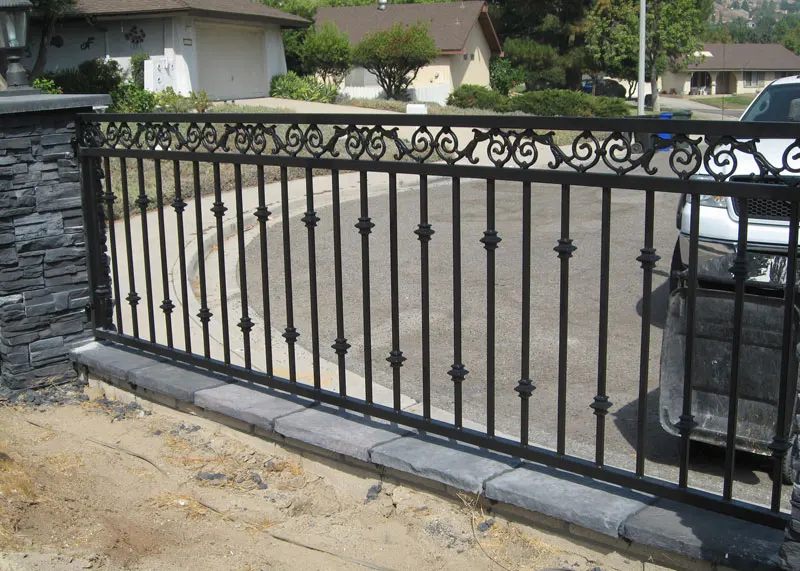 Baranda ornamentada negra