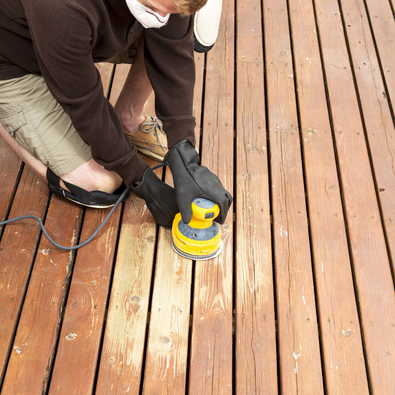 Persona lijando deck de madera